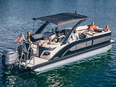 Pontoon on the water with family and friends